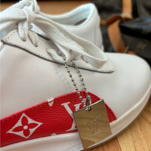Louis Vuitton Supreme Sneaker - Picture 2 of 5